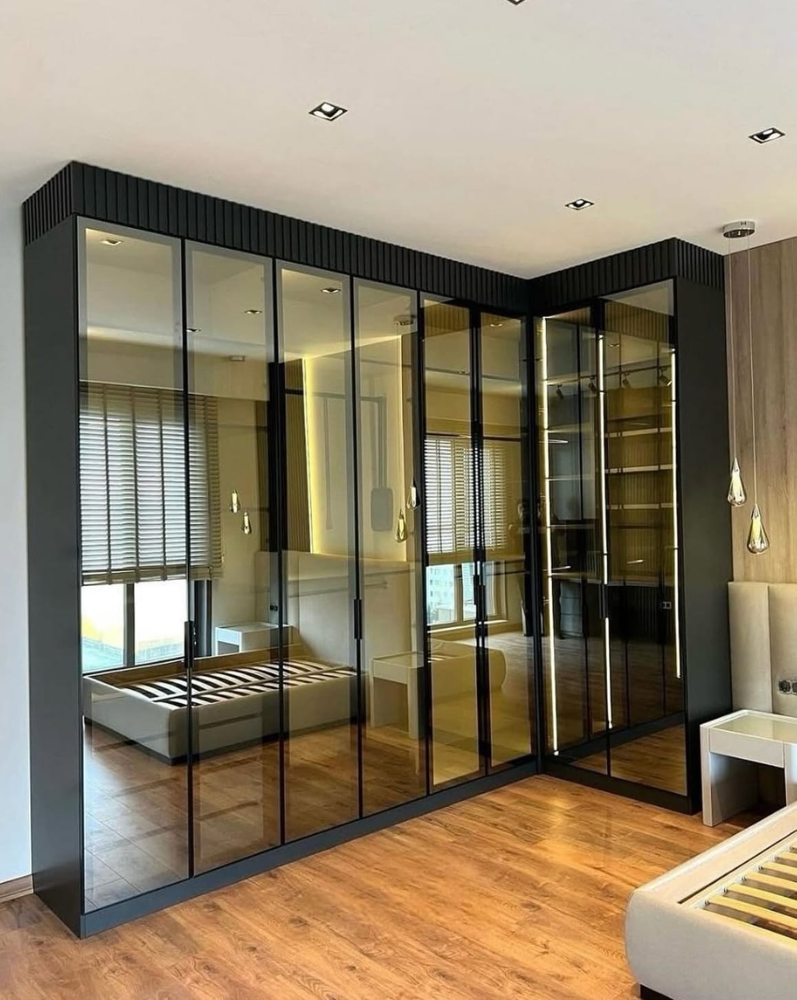 glass wardrobe მინის ვიტრაჟით ალუმინის პროფილით და შეღებილი mdf დიზაინით